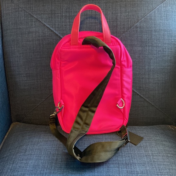 Cross backpack - Picture 2 of 3